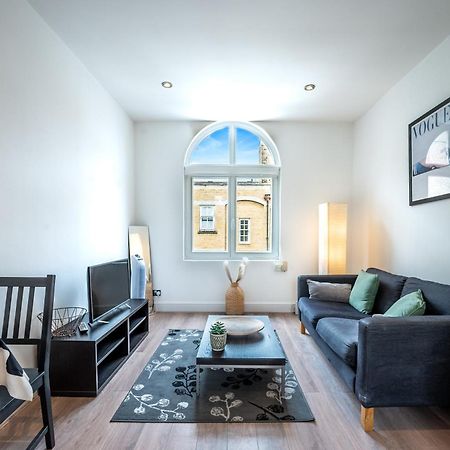 Апартаменты One-Bed Flat, Kensington, Bank Payment To The Host Within 24H From The Reservation Лондон Экстерьер фото